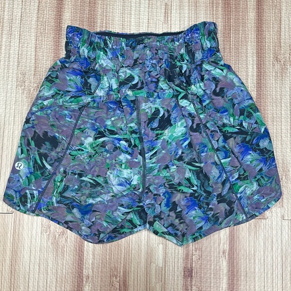 Lululemon Track That Mid-Rise Shorts in Rapid Flourish Multi [AA215] - Picture 2 of 8